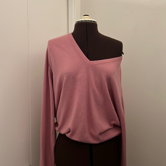 Pink Wool sweater V neck Golf style sweater with relaxed fit VIntage V Neck - Picture 9 of 9